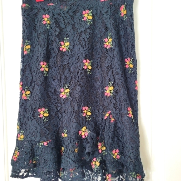 Zara Lace Floral Skirt (28) - Picture 1 of 6